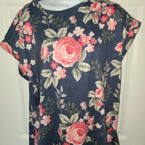 LuLaRoe Tops - Lularoe Navy Floral Leah Top Sz M